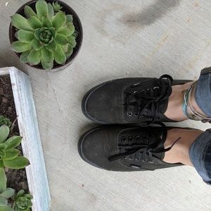Black low-cut lace-up Vans